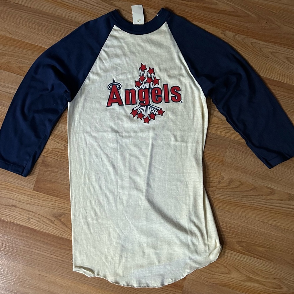 Vintage Mens 1970s Angels Baseball tshirt Jersey style MLB